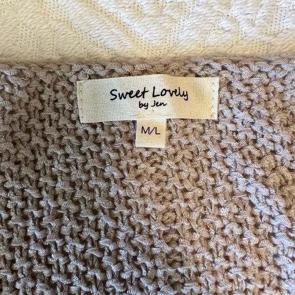 Ladies sweater - Picture 3 of 3